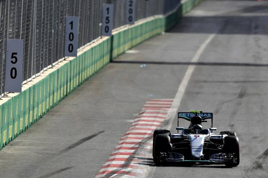 Nico Rosberg va in solitaria verso la vittoria. Getty
